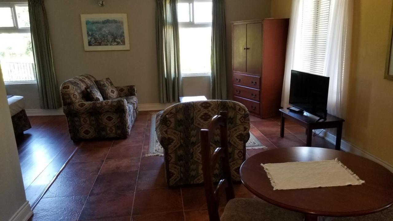 Guest House Villa Mishkan Runaway Bay Exterior photo
