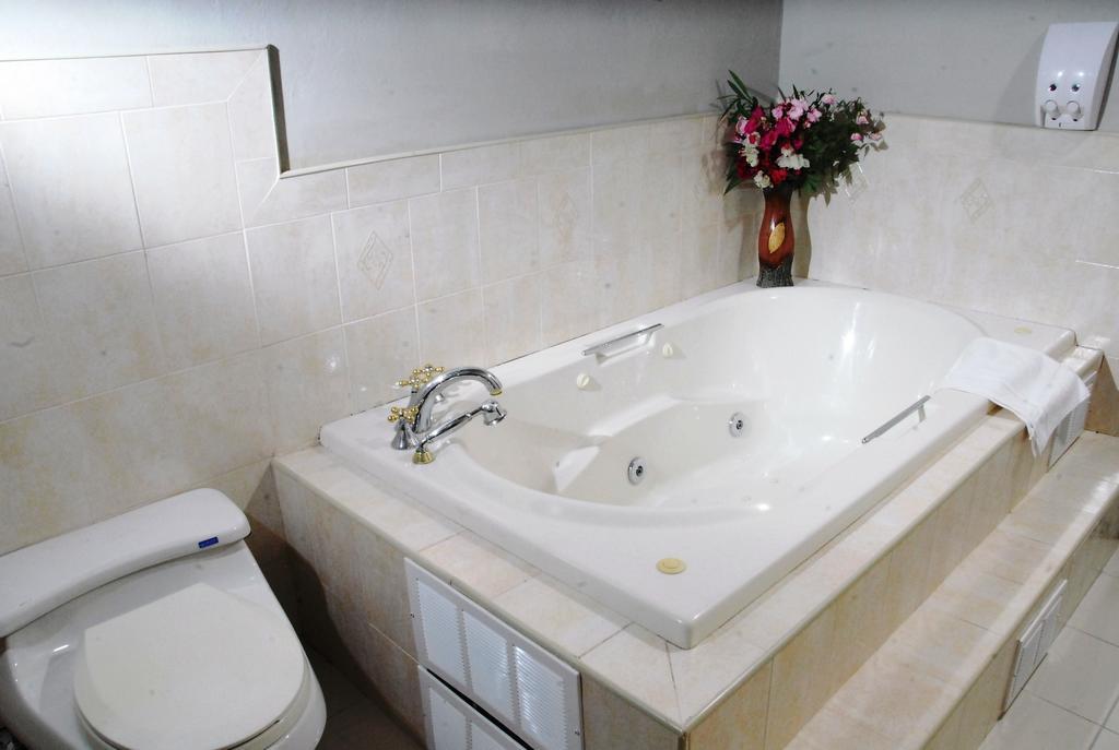 Guest House Villa Mishkan Runaway Bay Room photo