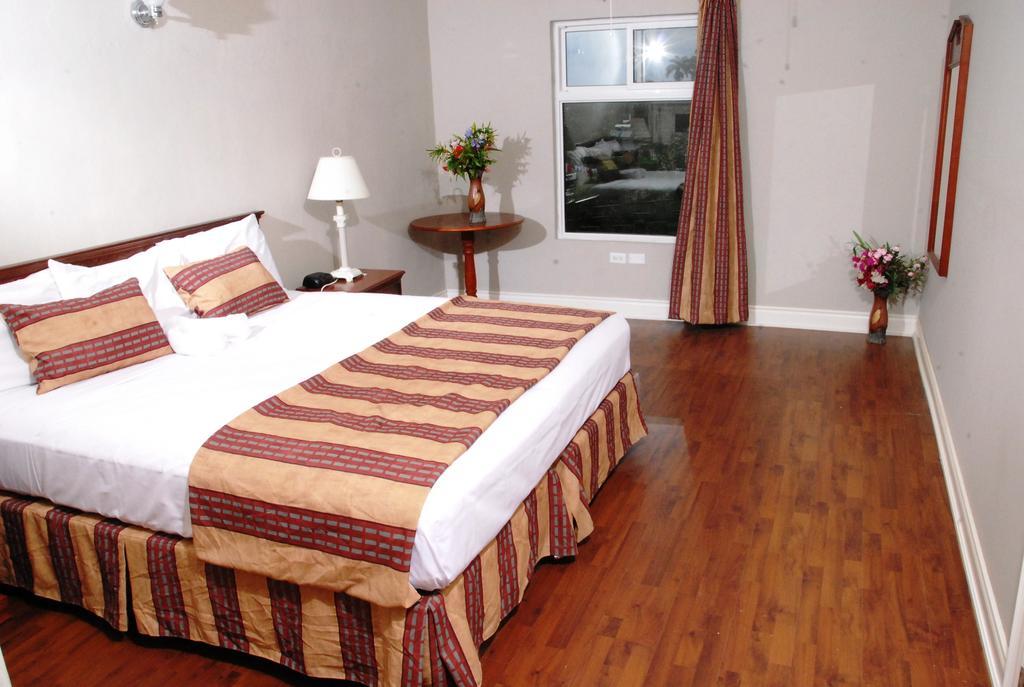 Guest House Villa Mishkan Runaway Bay Room photo