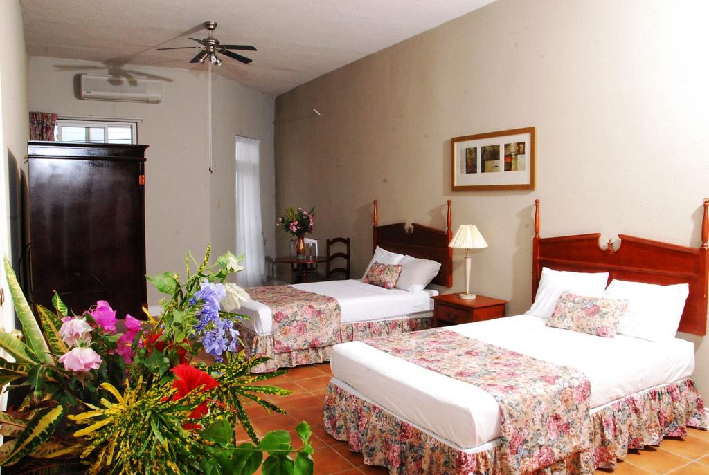 Guest House Villa Mishkan Runaway Bay Room photo