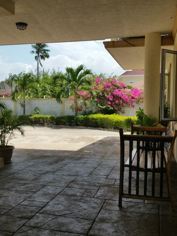 Guest House Villa Mishkan Runaway Bay Exterior photo